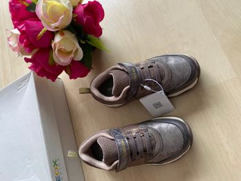 Superbes baskets cuir fille Geox neuves