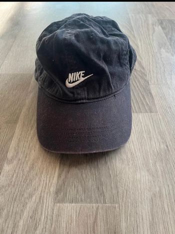 Casquette Nike noir taille enfant