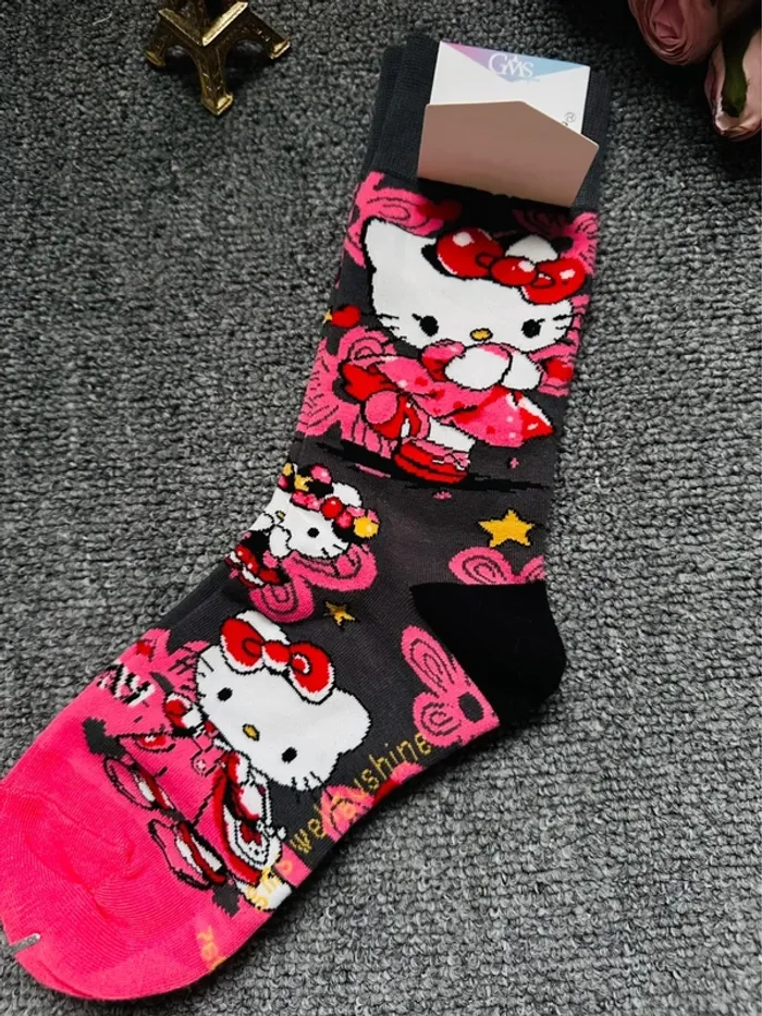 🇫🇷 Made in France – Chaussettes Hello Kitty en robe rose et nœud rouge – GMS Wellgushine - photo numéro 2