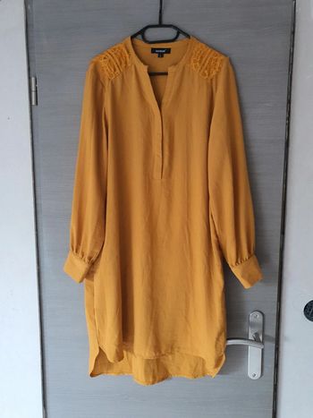 Robe jaune moutarde