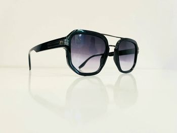 Lunette de soleil mixte noire et argentée verres dégradés uvprotection catégorie 3