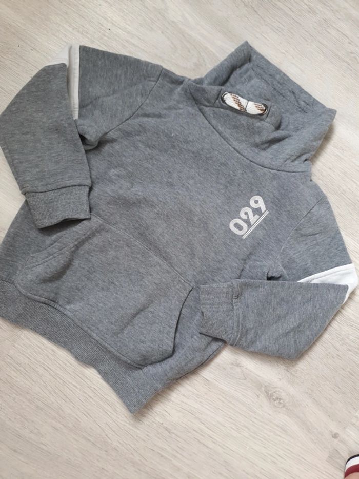 Pull gris