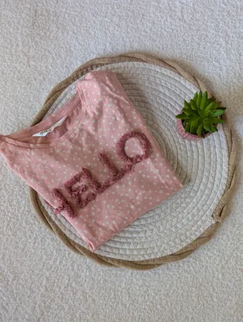 🩷 T-shirt “HELLO” à pois H&M – 7/8 ans
