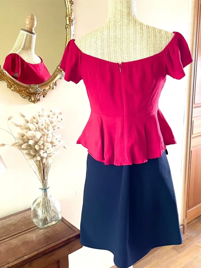 Top Rouge à Basque - Féminin & Élégant - Épaule Découverte à Volant - photo numéro 9