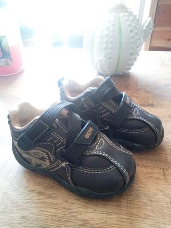 Chaussures  enfant très Bon Etat