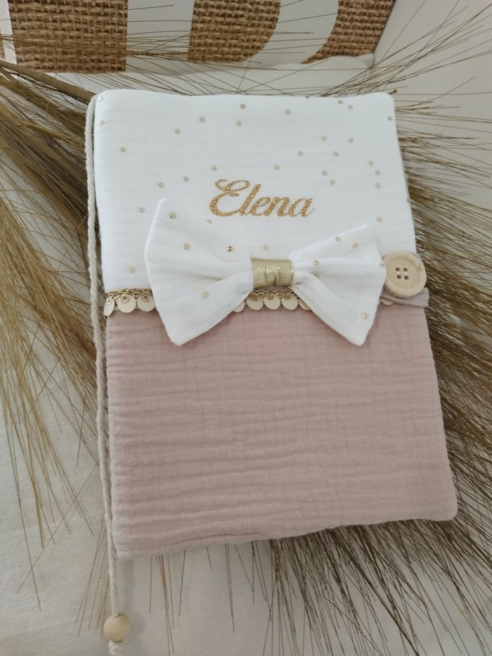 Protège carnet de santé+ attache tétine personnalisée 37€ - photo numéro 3