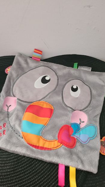 éléphant LABEL-LABEL carré plat gris étiquettes