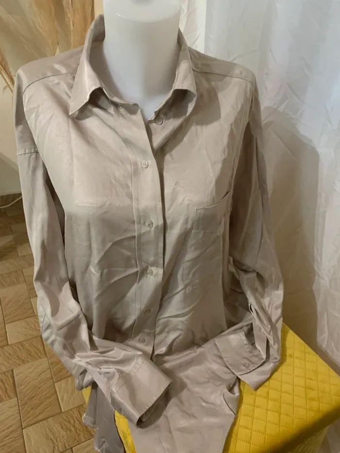 Chemise longue H&M satinée beige taille S