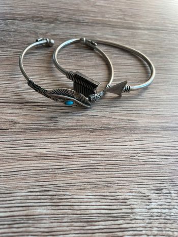 Bracelet flèche et plume jonc argenté