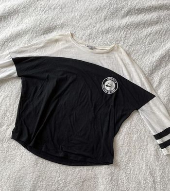 Haut t-shirt noir blanc bicolore uni basique simple logo col rond manches trois quarts