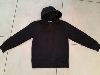 Gilet capuche noir  14 ans