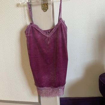 Top velours et dentelle couleur prune