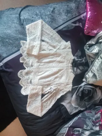 Très joli top dentelle