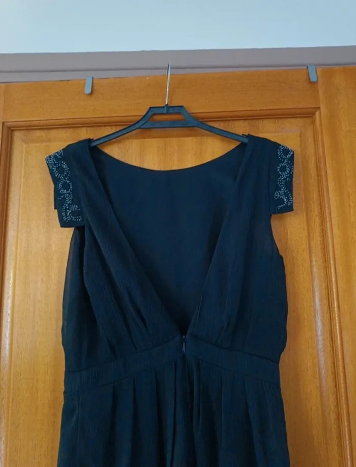 Robe dos nu mango taille L noir avec strass sur les manches. - photo numéro 4