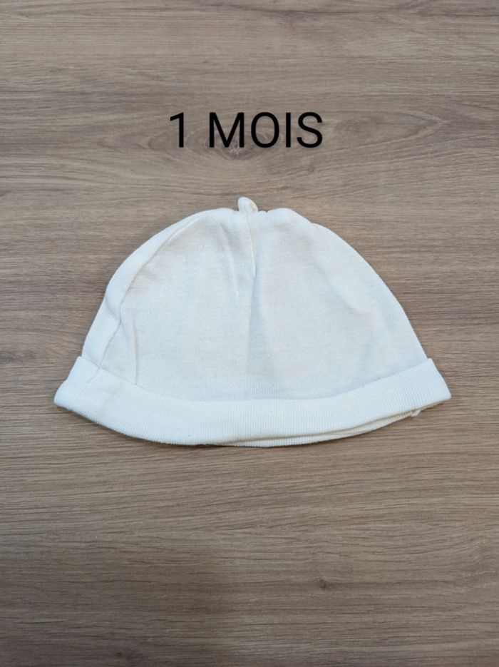Bonnet blanc de naissance neuf