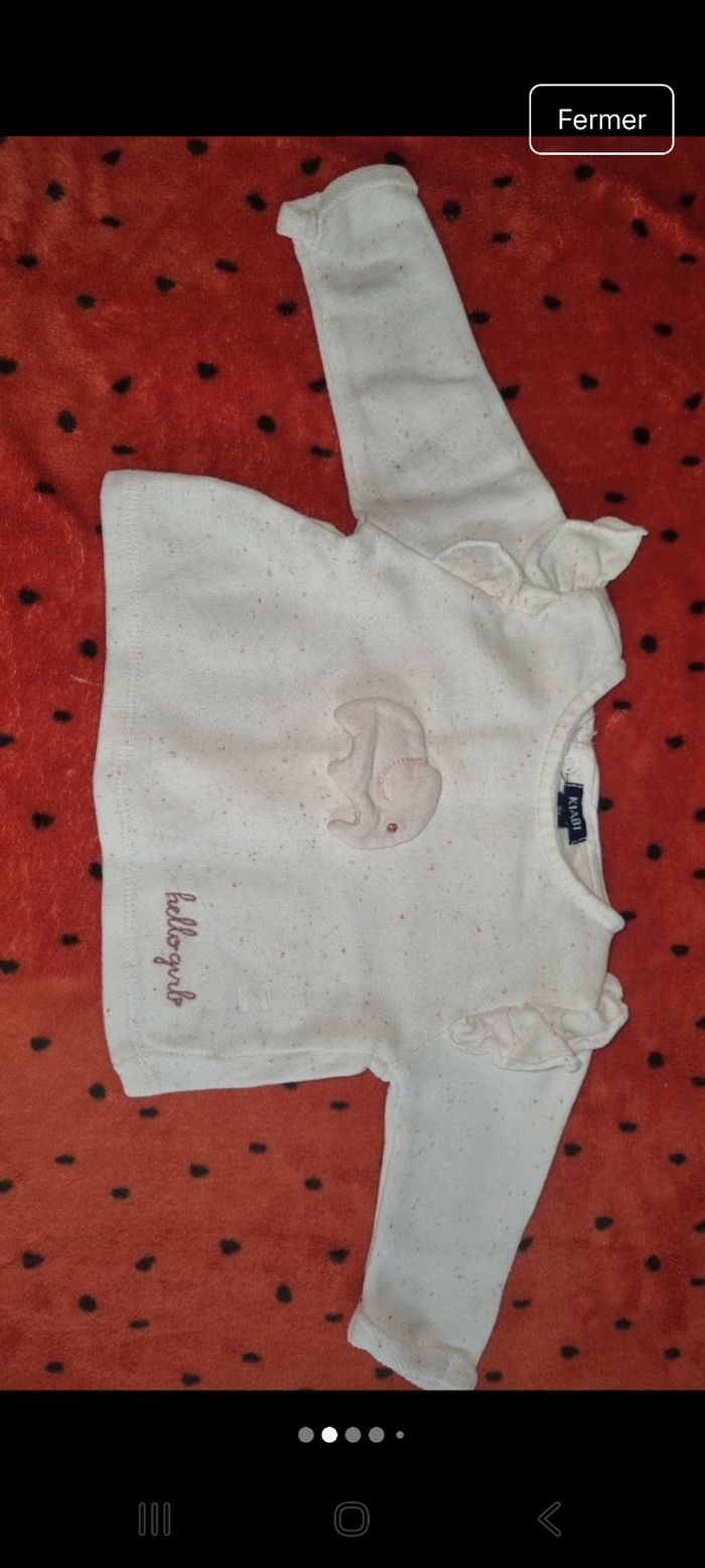Pull 1 mois fille en bon état - photo numéro 2