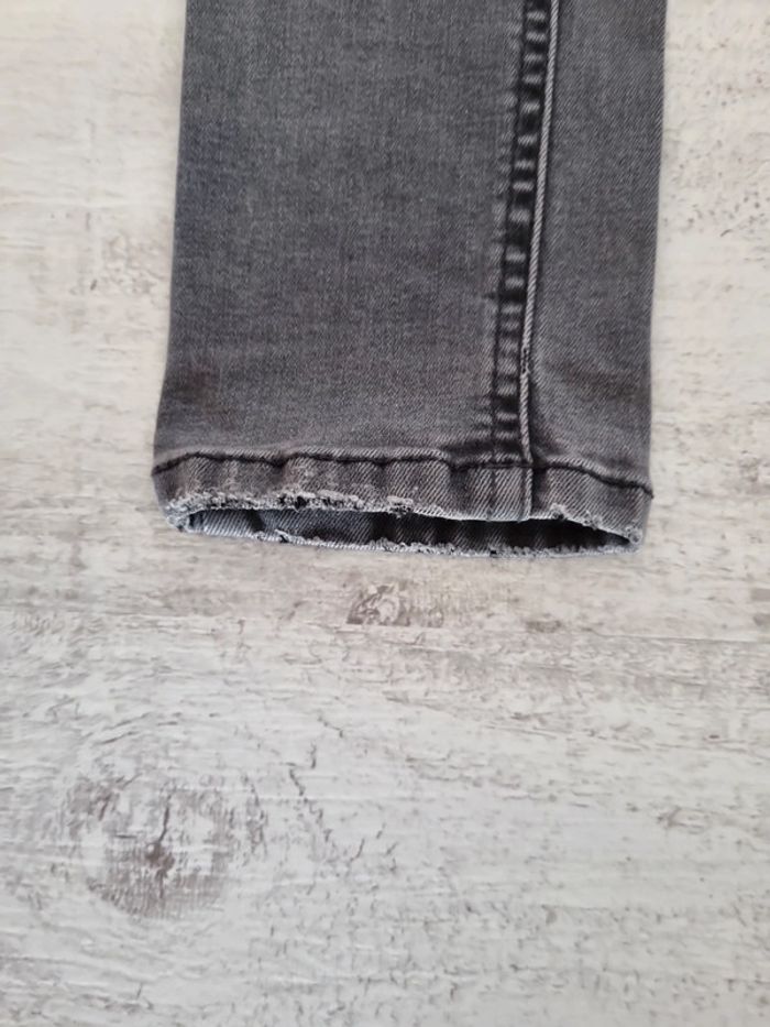 Jeans Skinny, effet usé (acheté comme ça) Taille 10 ans - photo numéro 4