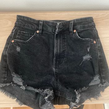 Mini short jean noir Bershka