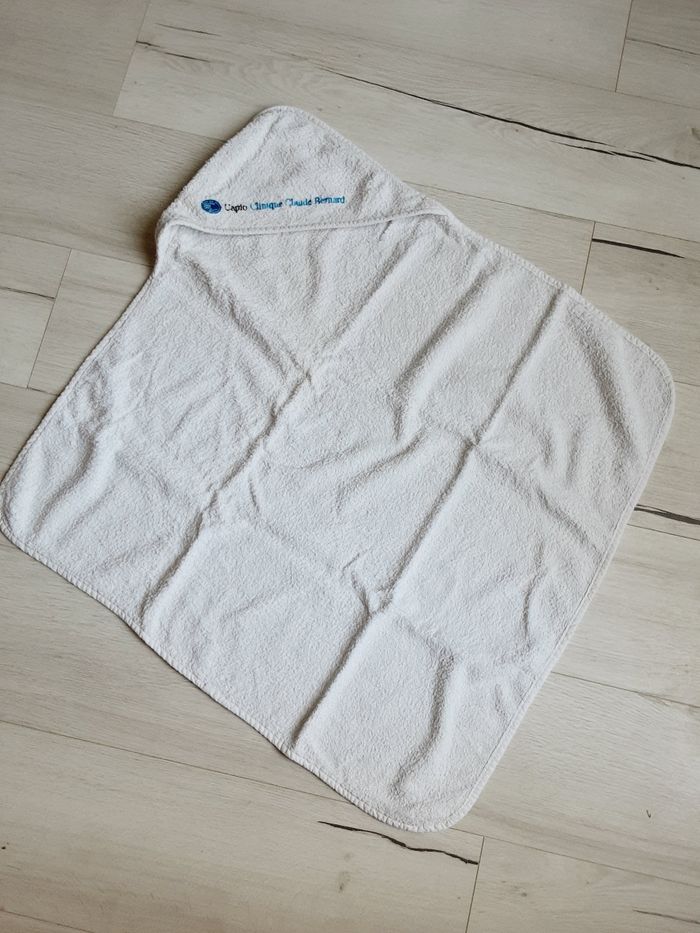 Vêtement de bain cape de bain bébé mixte garçon fille blanc Capio Clinique Claude Bernard