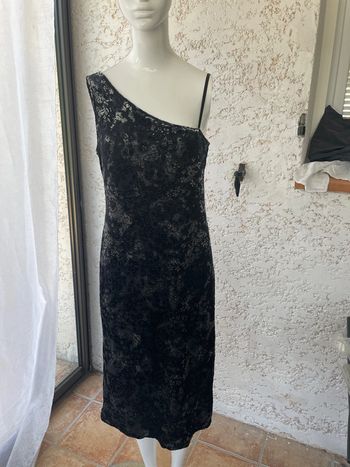 Robe noir avec une bretelle marque Fashion express