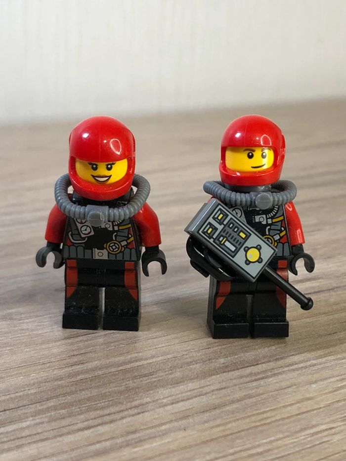 Lot de deux figurines minifigure lego
