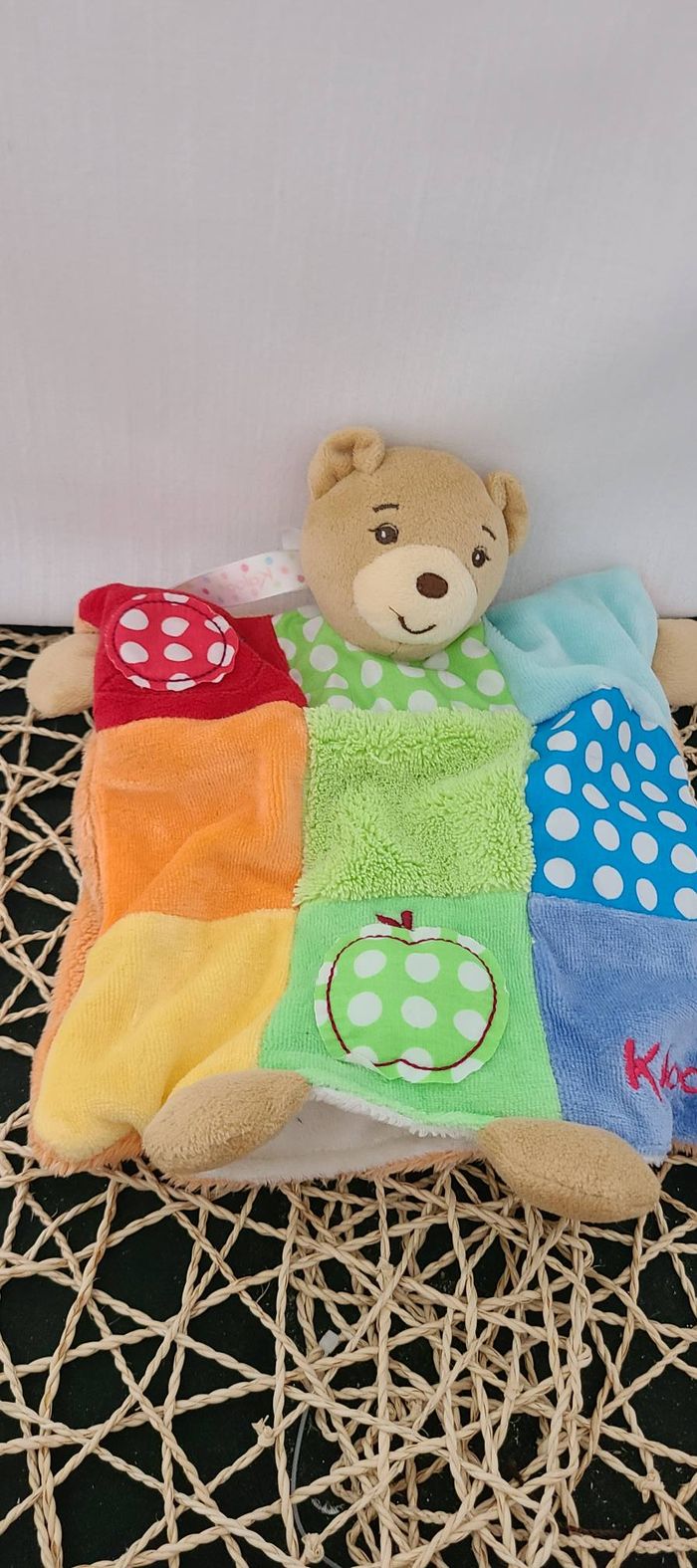 Doudou plat ours bleu rouge vert jaune pomme escargot KALOO - photo numéro 3