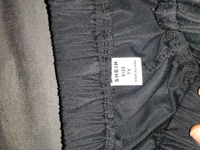 Costume noir taille 7 ans neuf avec sa chemise 6 ans - photo numéro 4