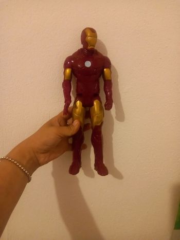 Figurine iron man