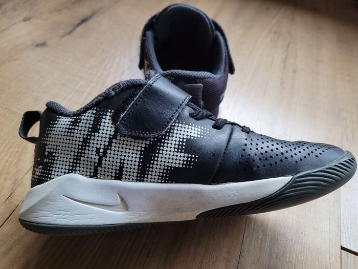 Baskets fille Nike taille 35 idéal pour le basket - photo numéro 3