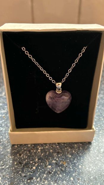 Collier/pendentif pierre d’améthyste en forme de cœur