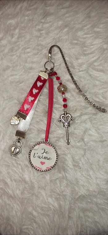 Marque page ou bijoux de sac " Je t'aime "