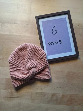 Bonnet pour bébé fille taille 6 mois Marque Gémo neuf jamais porté