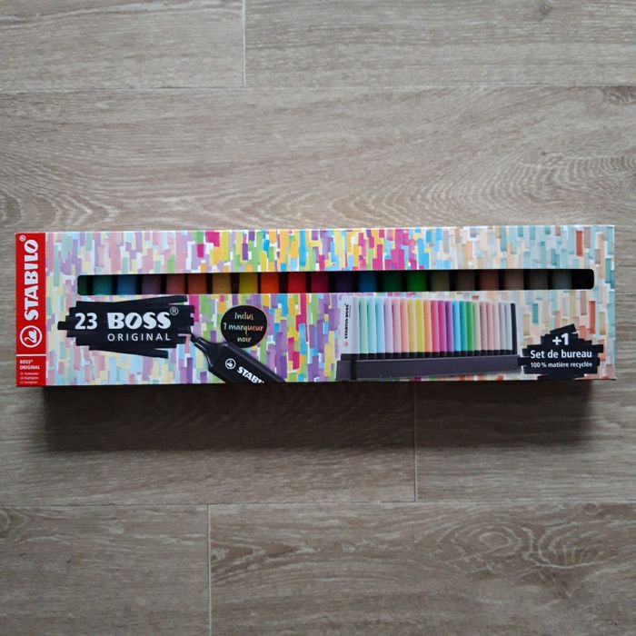 Lot de 23 surligneurs Stabilo Boss + set de bureau NEUF