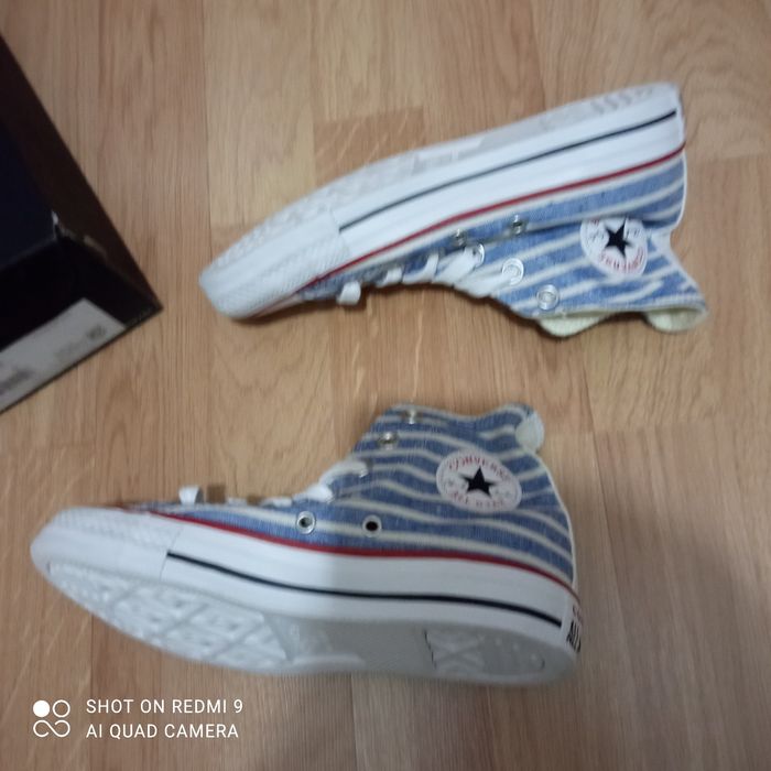 Converses Chuck Taylor taille 35 neuves - photo numéro 3