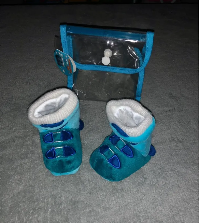 Chaussons bébé neufs