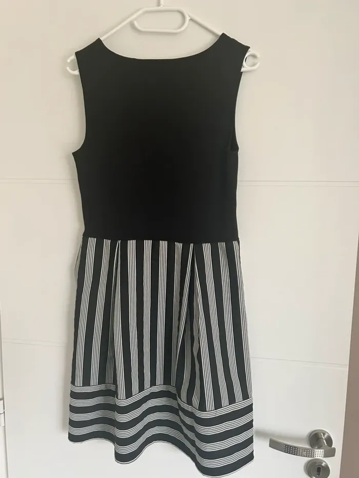 Robe Noire / Blanche - photo numéro 2