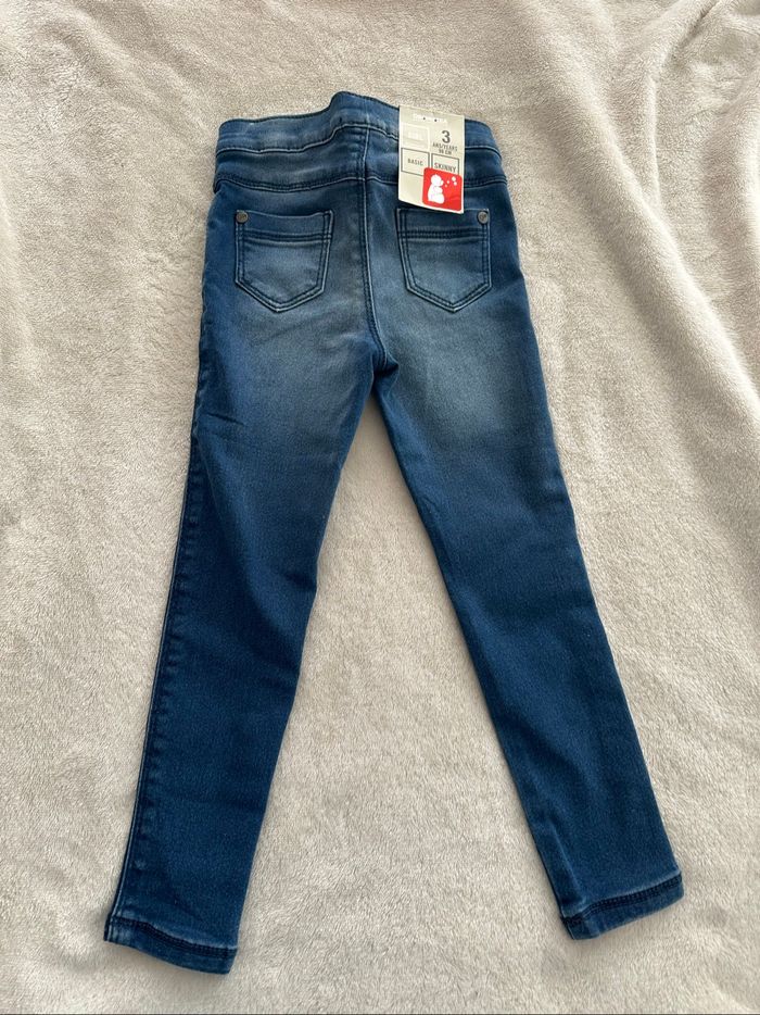 Jeans fille 3 ans neuf - photo numéro 2