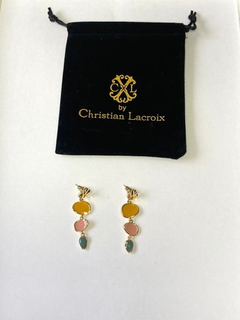 Boucles d'oreilles pendantes émaillées by Christian Lacroix