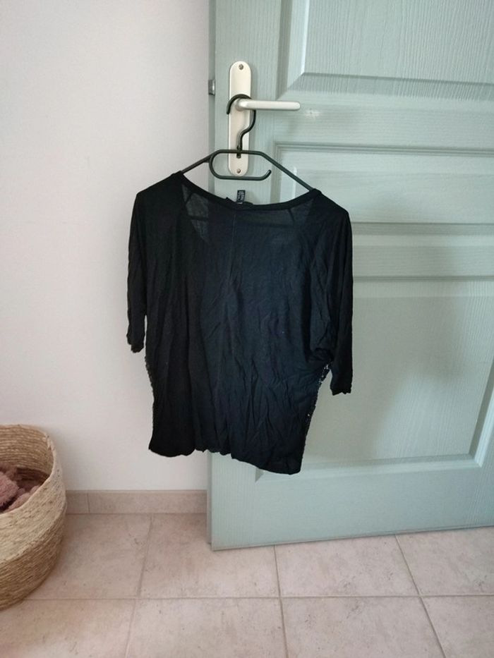 Blouse tee shirt à sequins noirs - photo numéro 3