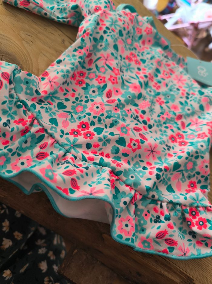 Haut de maillot neuf Okaïdi 6mois - photo numéro 2