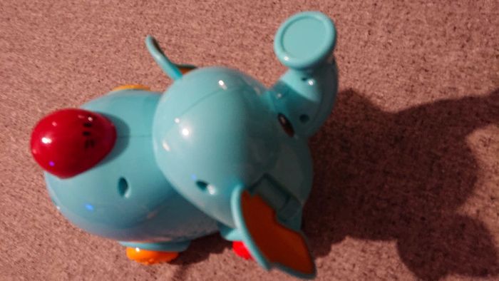 Petit éléphant avec souris, télécommandé pour les touts petits - photo numéro 9