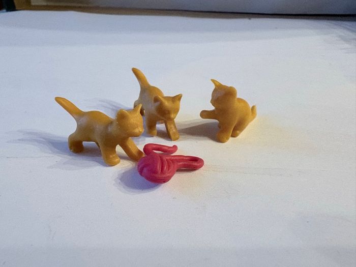 lot de 3 chatons roux et une pelote de laine rouge Playmobil : - photo numéro 2