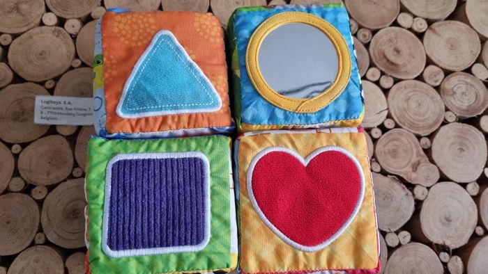 4 cubes d'activités