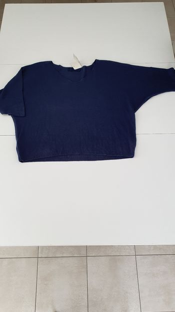 Pull neuf bleu marine en taille unique