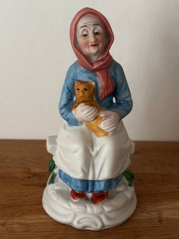 Vintage kitsch bibelot grand-mère et son chat