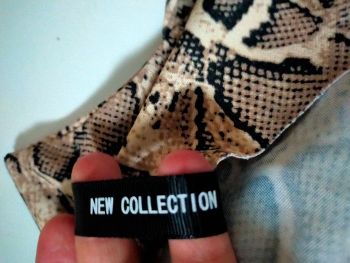 Robe col V sans manches motif python – Made in Italy - photo numéro 9