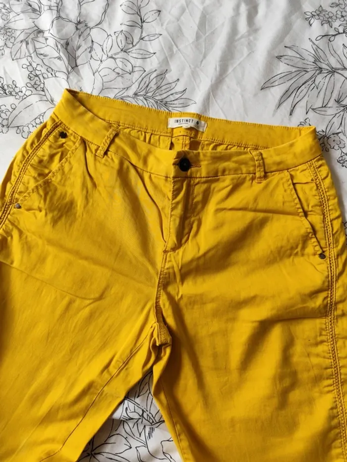 Magnifique Chino femme jaune soleil taille 36 - photo numéro 3