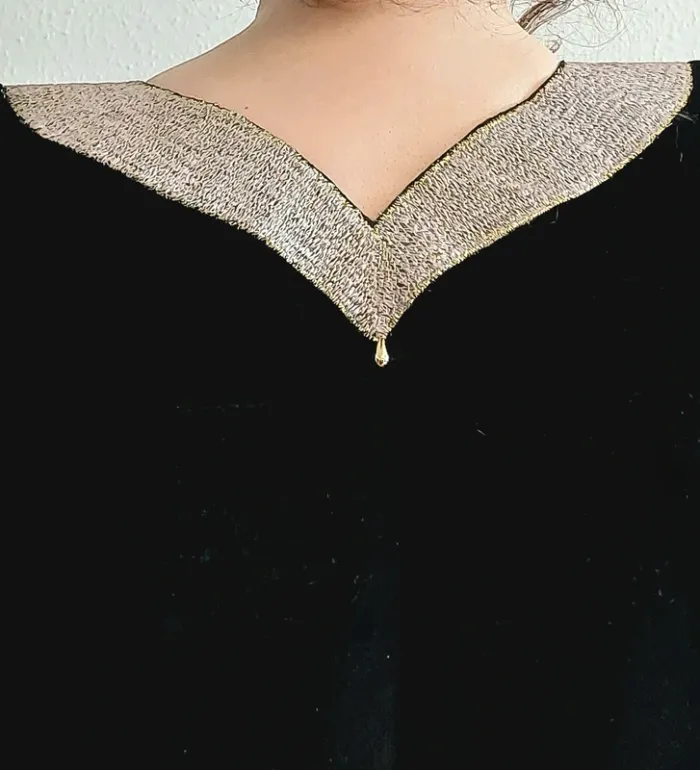 Magnifique Robe Traditionnelle - Gand Afghani brodé en velours Noir - Pièce unique 🌺 - photo numéro 8