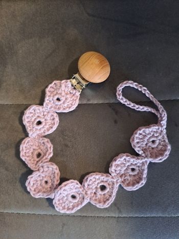 Attache-tétine Cœur au crochet