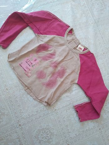 Tee-shirt beige et rouge 23 mois